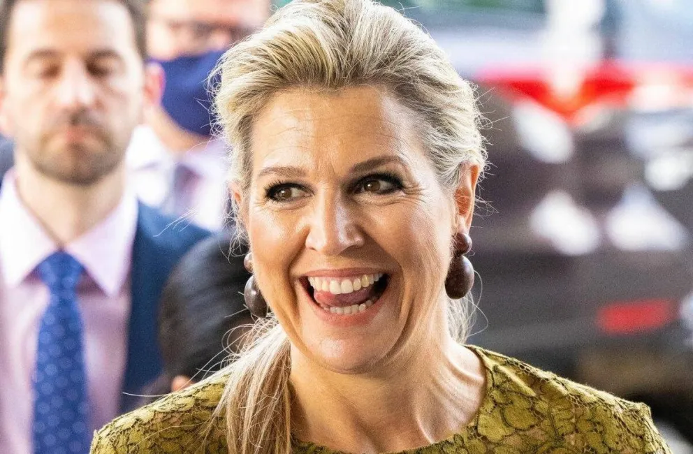 Así fue el gracioso accidente de moda que sufrió la reina Máxima de Holanda: las imágenes desataron risas