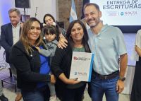 Municipalidad de Salta: más de 130 familias recibieron escrituras de propiedad en un histórico acto