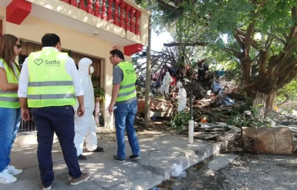 |VIDEO| Familia salteña con síndrome de Diógenes: así quedó la casa luego del operativo de limpieza