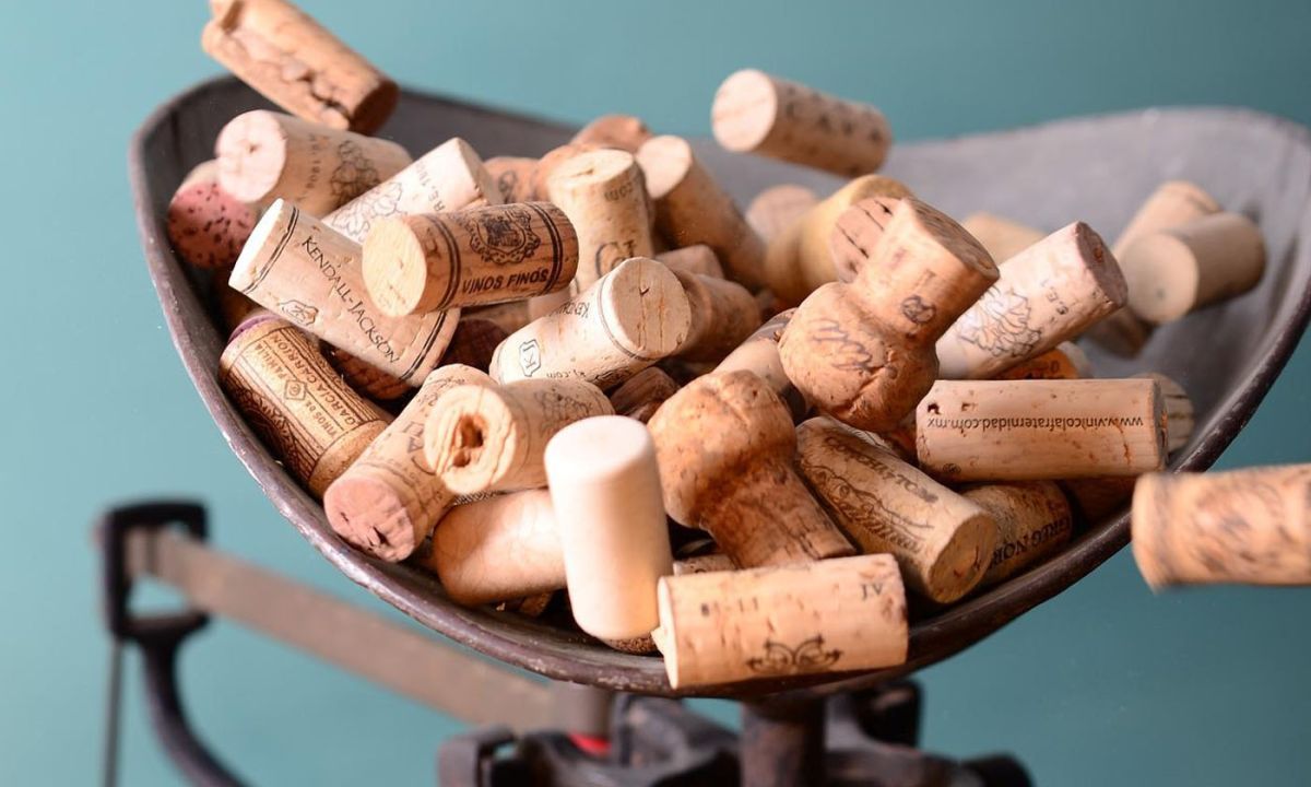 Reciclá los corchos de vino y creá una protección segura para tus pisos: decile adiós a los ruidos molestos y a las marcas 