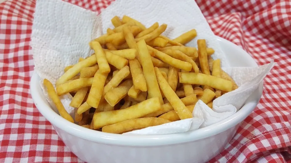 El increíble snack para las tardes de películas en tu casa: palitos salados, una receta fácil y muy rápida