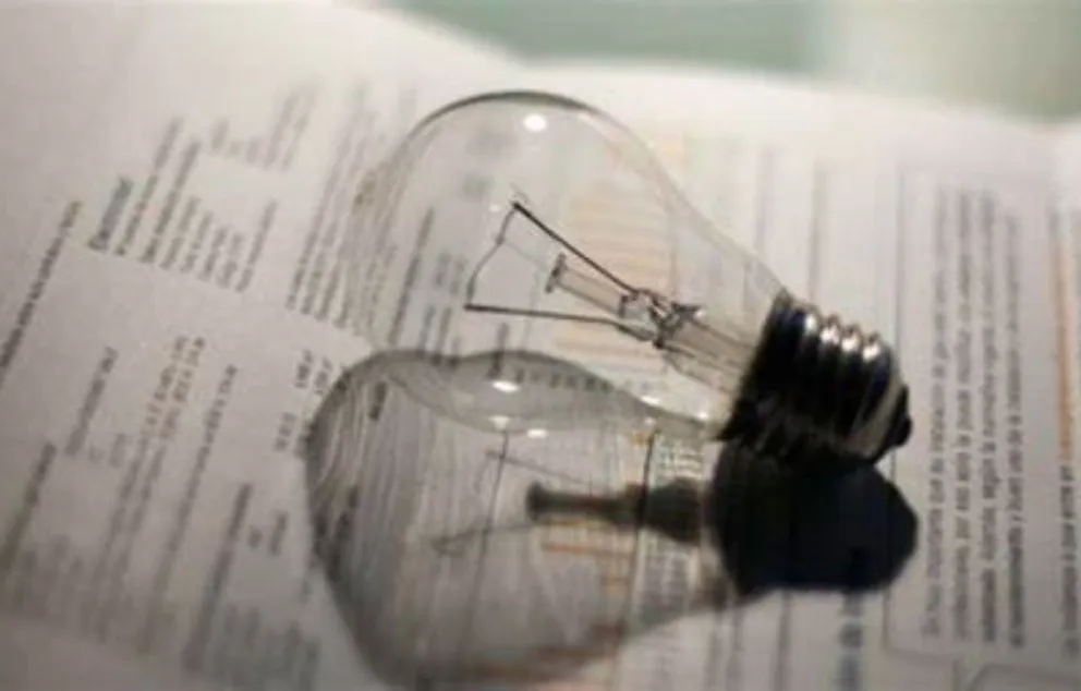 Comerciantes endeudados por el tarifazo de la luz ponen en duda su continuidad laboral