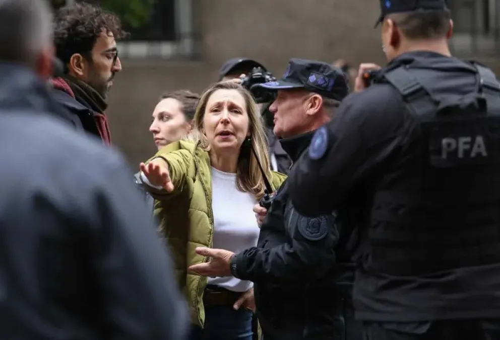 Manifestación por el día del trabajador: tensión entre la policía y militantes de izquierda por el protocolo antipiquetes
