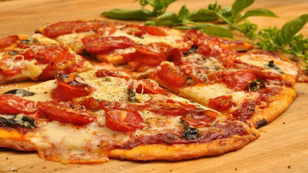 Trucos y consejos para preparar una pizza perfecta en tu microondas: muy casera y crujiente