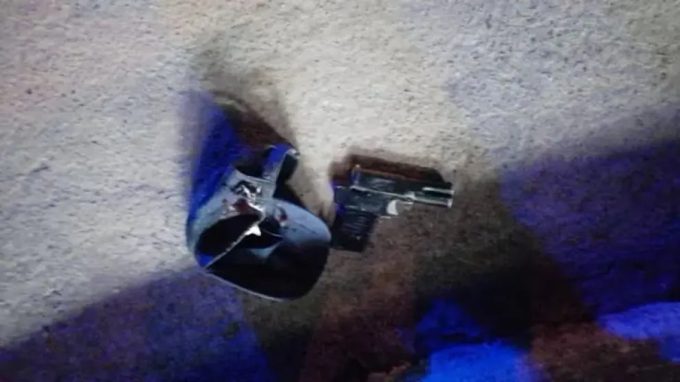 Un gendarme se resistió a un robo mientras esperaba el colectivo y mató a dos delincuentes 