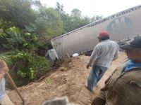 Impresionante accidente en la ruta 68: un camión cayó en un barranco de camino a Cafayate