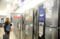 El Gobierno de Javier Milei reducirá aranceles a la importación de lavarropas, heladeras y neumáticos 