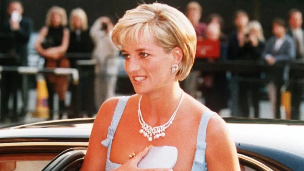 Revelan el mensaje secreto que llevó la princesa Diana en sus zapatos el día de su boda con el rey Carlos