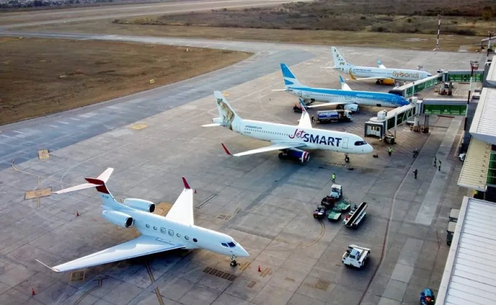 aeropuerto suspenden vuelos en Salta jueves paro nacional