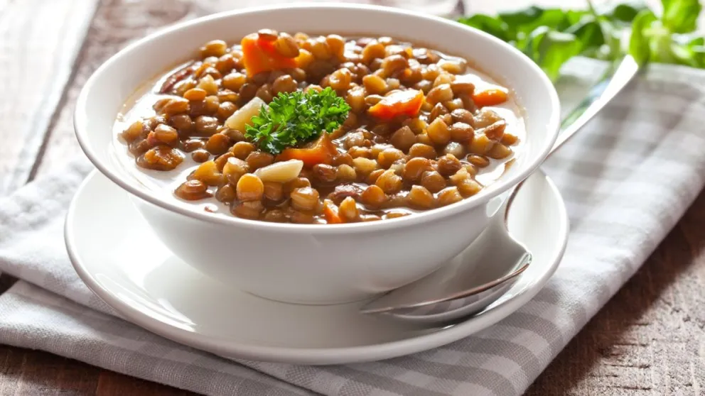 Esta es la receta clásica en la gastronomía argentina durante el invierno: guiso de lentejas pero sin carne