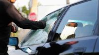En pleno centro de Salta, un delincuente violentó un automóvil para robarlo