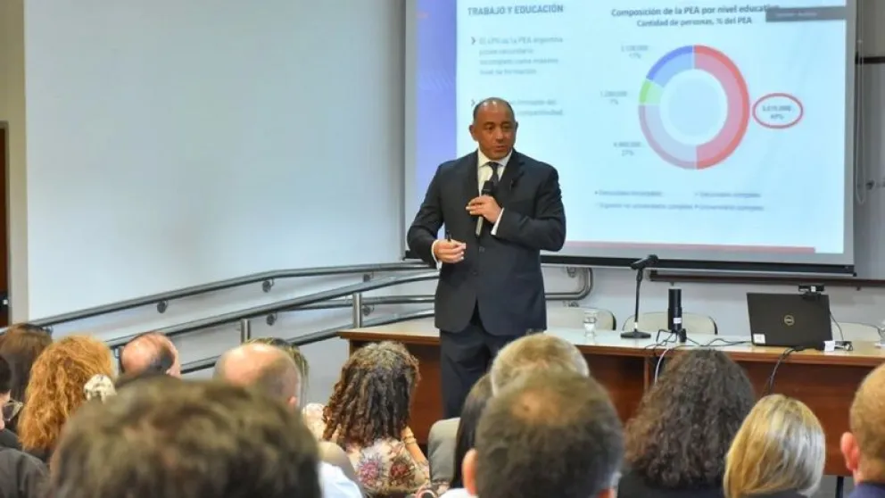 roberto dib ashur ministro econom&iacute;a gobierno nacional