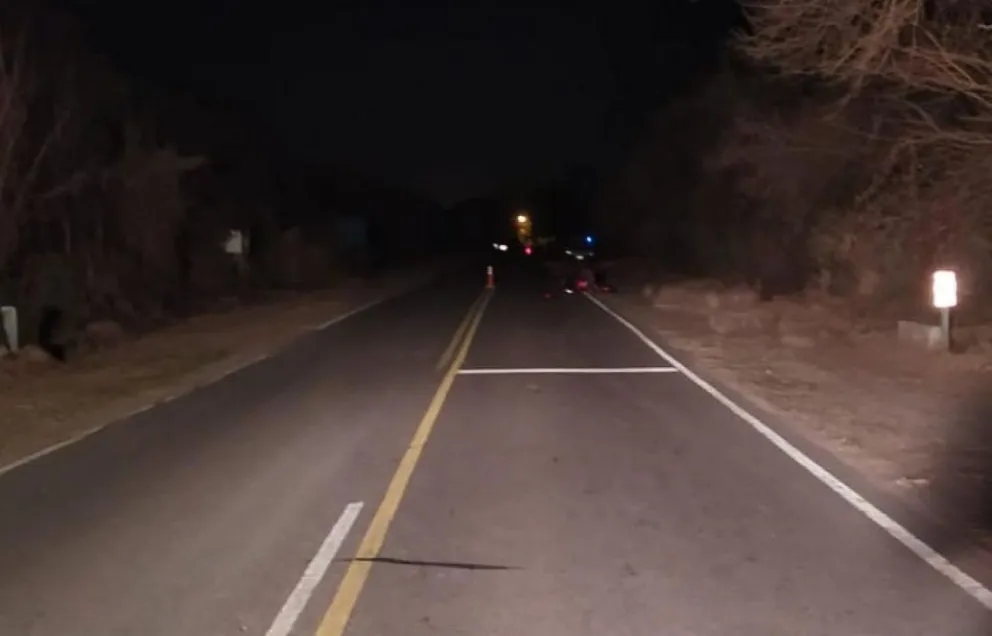 Un camión volcó en la Ruta 34 y una multitud se agolpó para llevar su carga: llevaba gaseosas y botellas de fernet