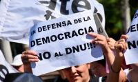 La campaña nacional contra el DNU de Javier Milei llega a Salta: Unidad Popular lleva adelante una junta de firmas 