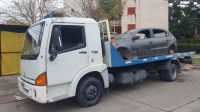 La Municipalidad de Salta realizó un nuevo operativo para retirar un vehículo abandonado en la vía pública