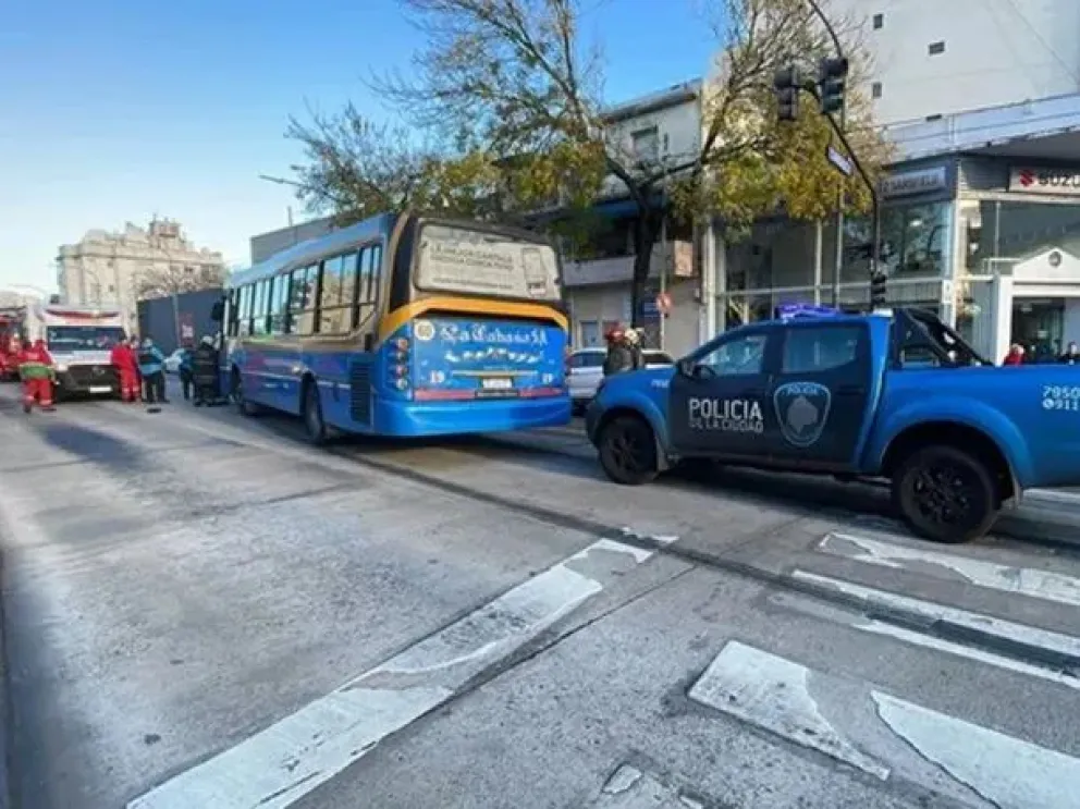  Trágico accidente: una mujer murió atropellada por un colectivo