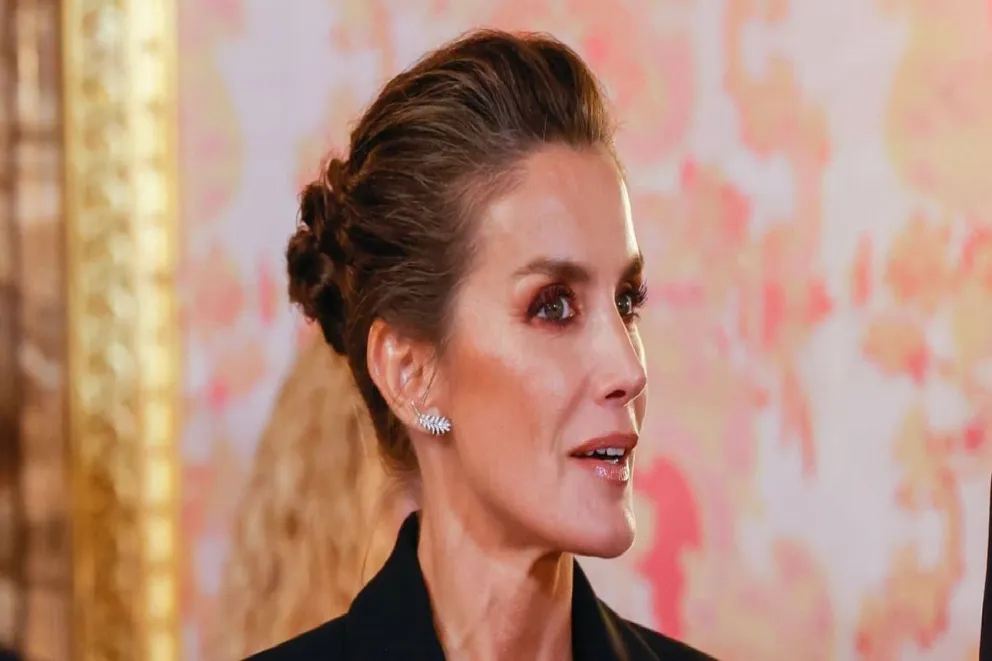 Así fue como una ráfaga de viento levantó la falda a la reina Letizia 