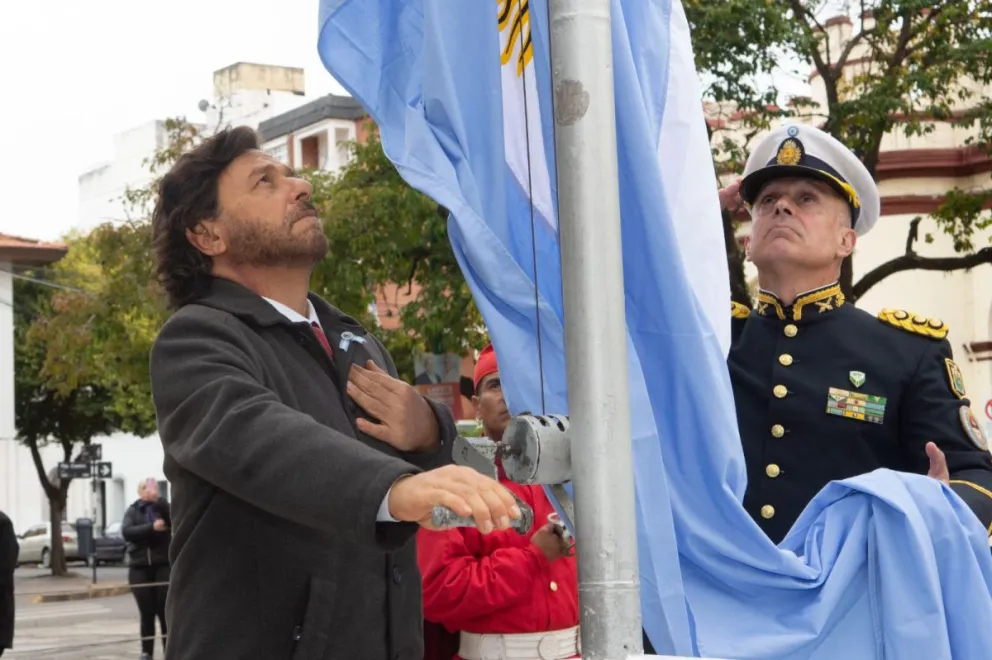 Gustavo Sáenz encabezó los actos en homenaje a la Revolución de Mayo
