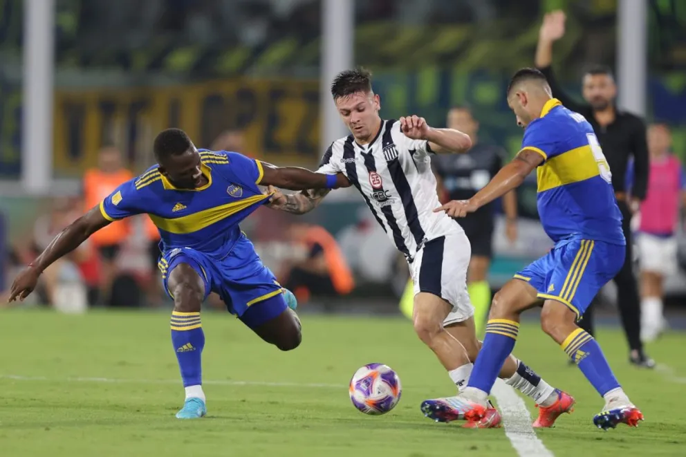 Boca recibe a Talleres en La Bombonera: horario, posibles formaciones y cómo verlo en vivo