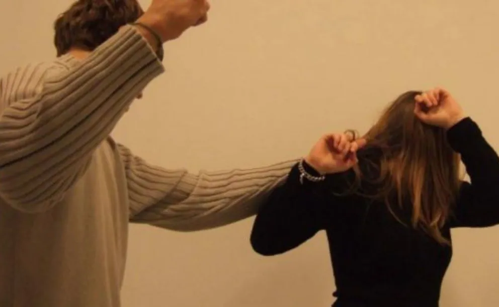|VIOLENCIA EXTREMA| Pareja protagonizó una feroz pelea: él la ahorcó, ella lo acuchilló