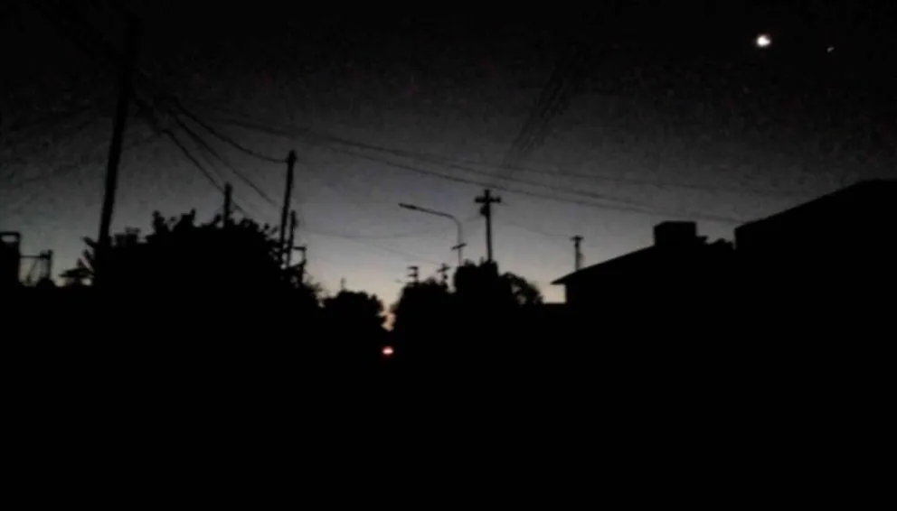 La inseguridad dejó a oscuras al Barrio Solidaridad: delincuentes se robaron las luminarias 