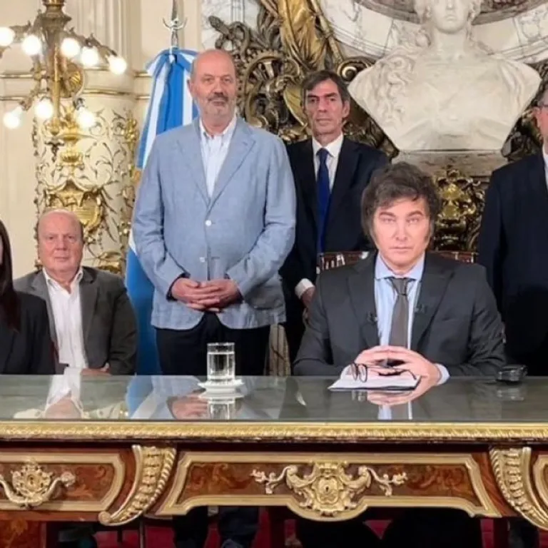 Federico Sturzenegger y javier milei gabinete ministro