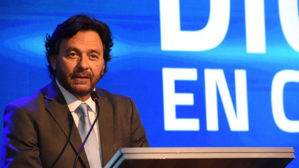 Gustavo Sáenz y su compromiso con la conectividad: 80 plazas de la provincia cuentan con internet libre