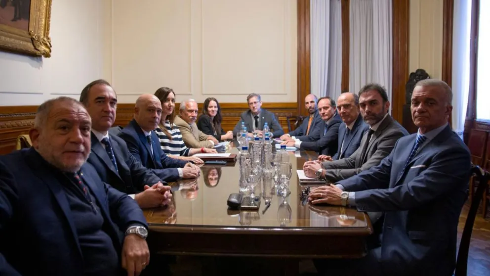 Guillermo Francos se reunió con los bloques opositores para avanzar en el dictamen de la Ley Ómnibus