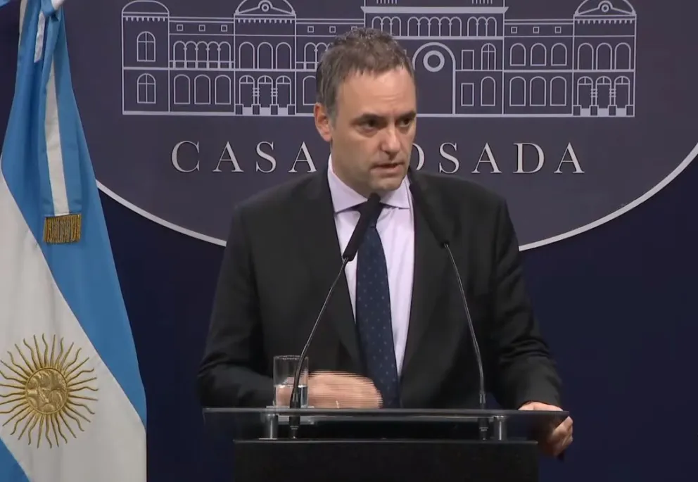 Manuel Adorni respondió sobre la crisis del gas y anunció cuándo se regularizará el suministro 