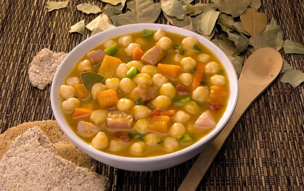 Conocé la receta española del delicioso guiso de trigo con garbanzos que no pararás de comer: ideal para el invierno