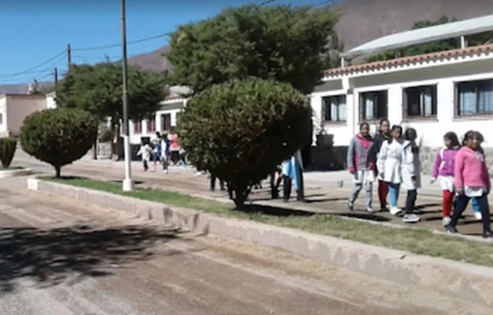 Tragedia en la escuela de La Poma: despiden al niño fallecido entre un mar de lágrimas y total desconsuelo