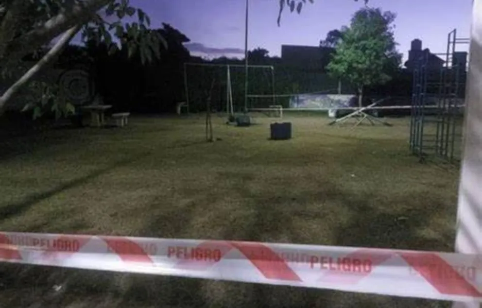 Tragedia y misterio: una nena murió tras caerse de una hamaca mientras jugaba