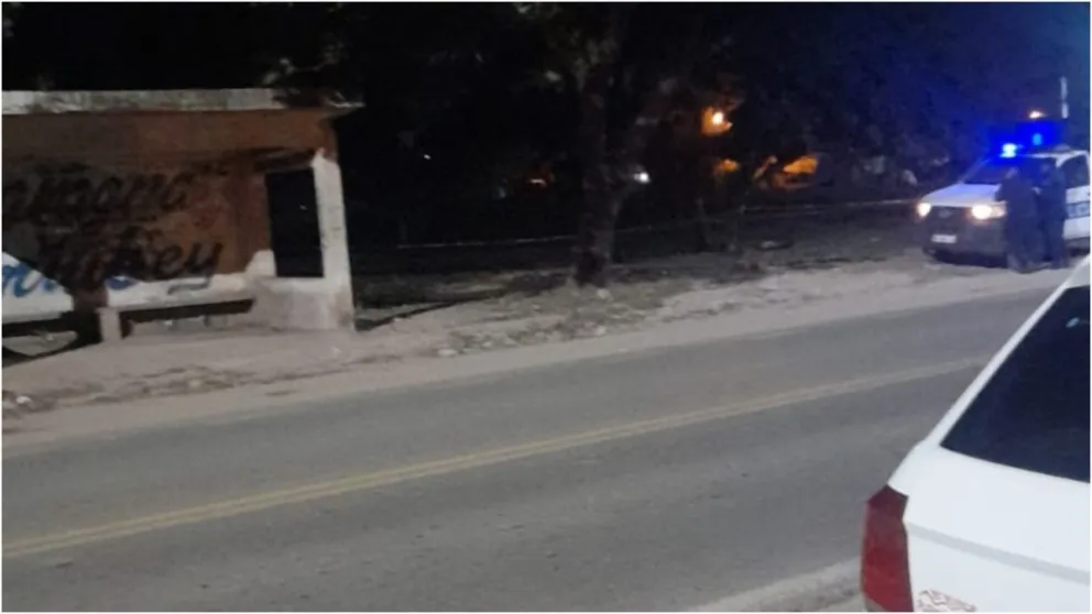 |URGENTE| Terrible hallazgo en la parada del colectivo: encontraron a un hombre muerto