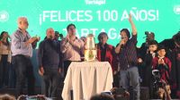 Feliz Centenario Tartagal: Gustavo Sáenz sorprendió a todos y se animó a subir al escenario a cantar