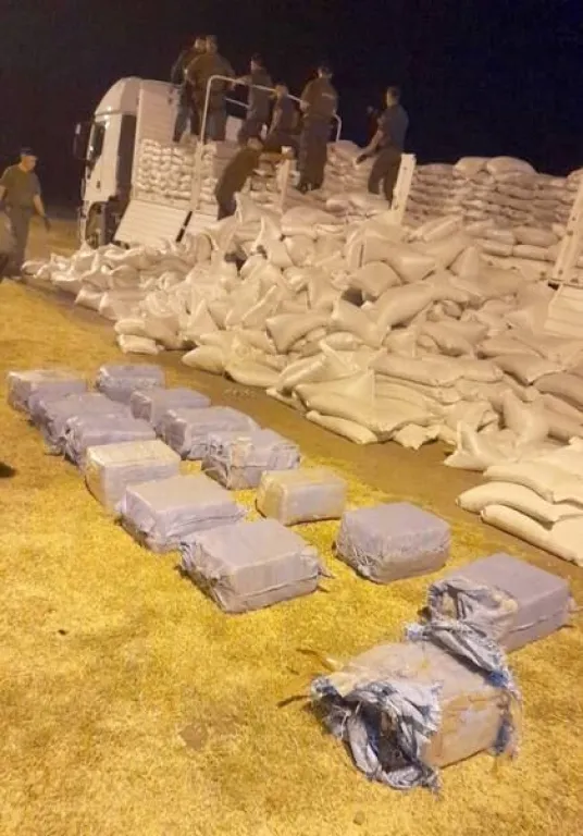 Incautan 427 kilos de coca&iacute;na