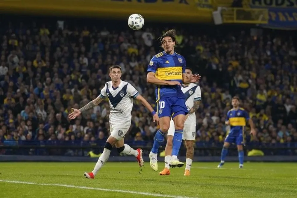Con lo justo y Edinson Cavani como protagonista absoluto, Boca Juniors le ganó 1 a 0 a Vélez