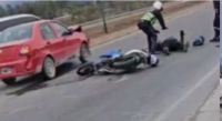 Mañana accidentada en Salta: un auto y una moto chocaron en Circunvalación Oeste  