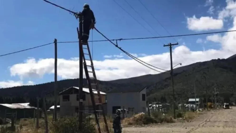 Conmoción: un operario murió tras intentar arreglar un problema en el poste de luz