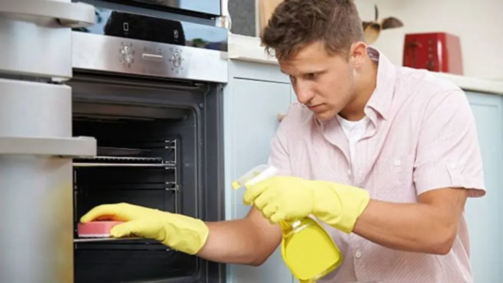 Adiós a la grasa en el horno de tu cocina: acá te dejamos un truco con productos caseros y sencillos pasos
