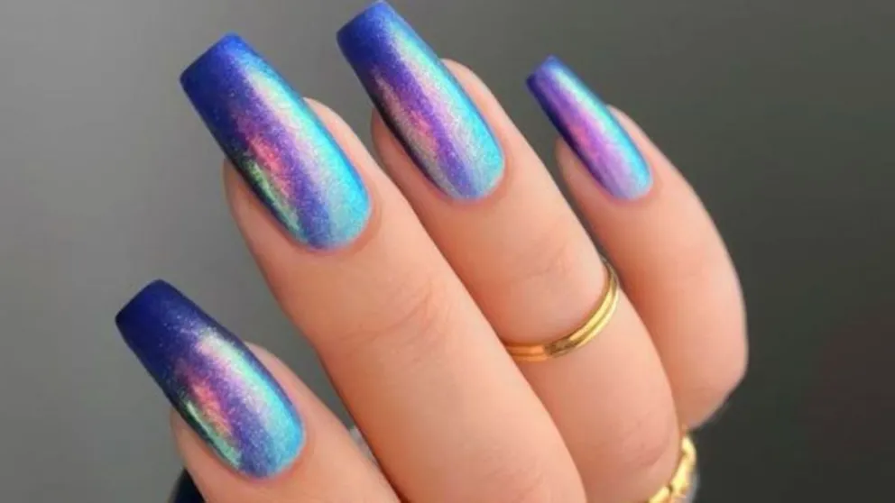 Nail Art Tornasol: La tendencia brillante que ilumina tus manos este invierno