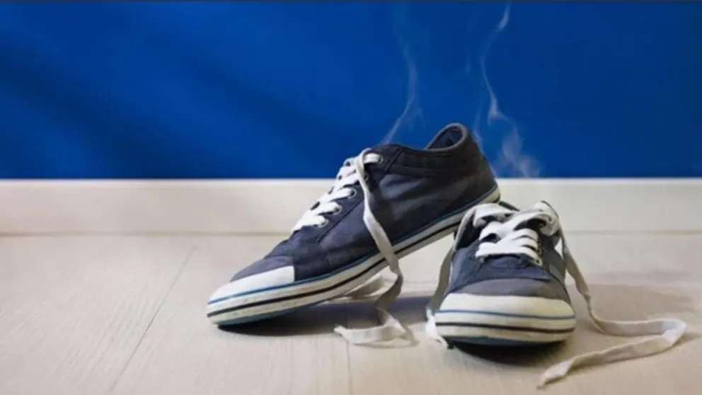 El truco definitivo para eliminar el mal olor de tus zapatillas: con dos ingredientes que tenés en casa 