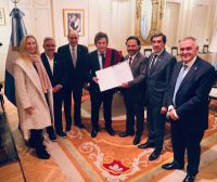 En Casa Rosada, Gustavo Sáenz le presentó el Pacto de Güemes a Javier Milei