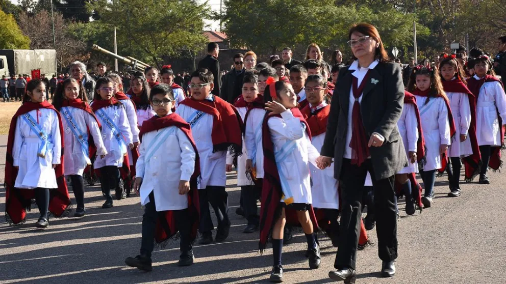 Como cada 20 de junio, alumnos salteños realizaron su promesa a la Bandera Nacional