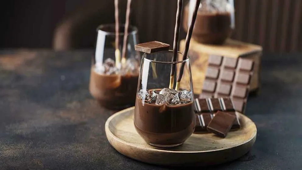 Sorprendé a tus invitados con un exquisito licor de de chocolate: una receta casera muy fácil de hacer