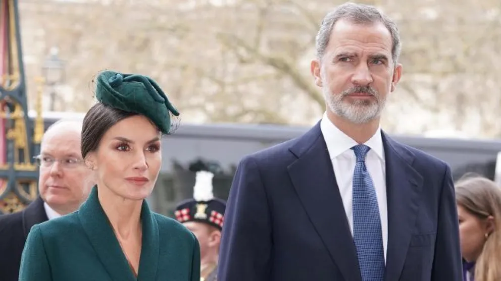 Reina Letizia firma documento que expone escándalo de Juan Carlos I
