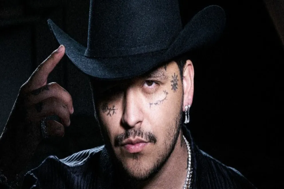 Las operaciones que Christian Nodal se ha hecho para transformar su físico