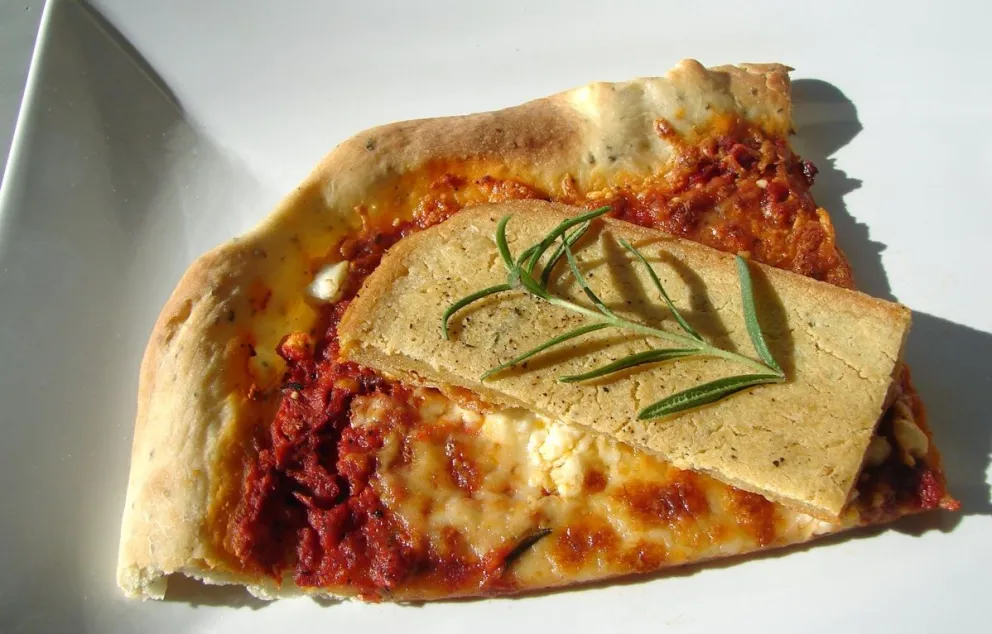 Descubrí cómo hacer la tradicional fainá para acompañar tu pizza: una delicia porteña en casa