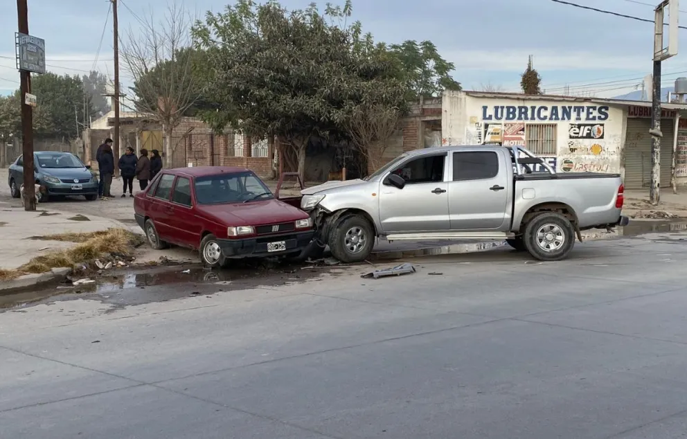 Récord de alcohol en sangre: un borracho provocó un desastre en un barrio de Salta