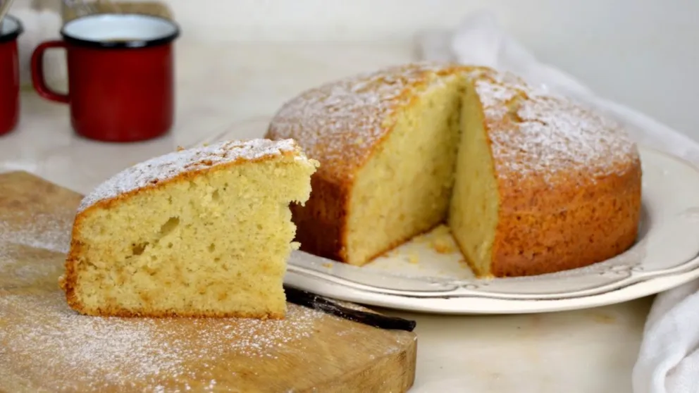 Te decimos cómo hacer un esponjoso bizcocho de maicena: la receta sin gluten para el fin de semana