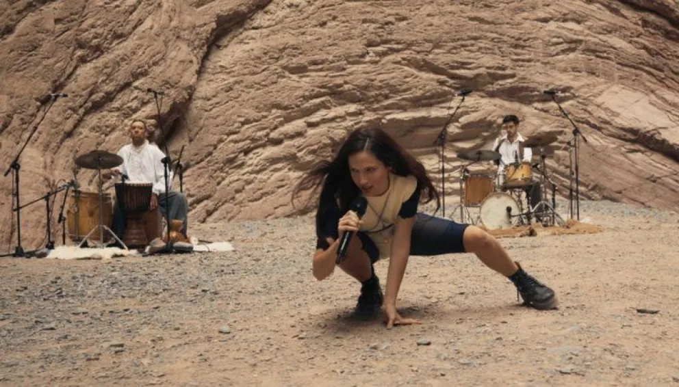 Este domingo la cantante Feli Colina estrenará su película "Feroza en vivo" en Salta